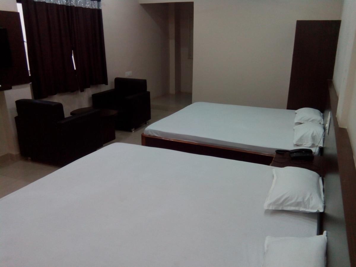 Hotel Bhammars Balangir Habitación foto