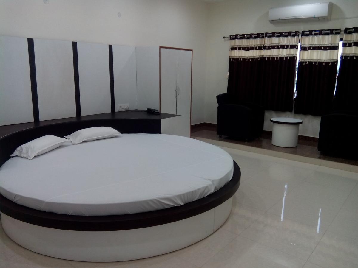 Hotel Bhammars Balangir Habitación foto